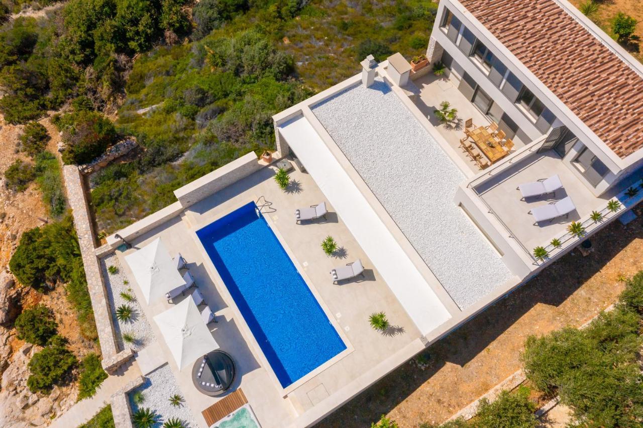 Villa Carisma Island Vis Exterior photo