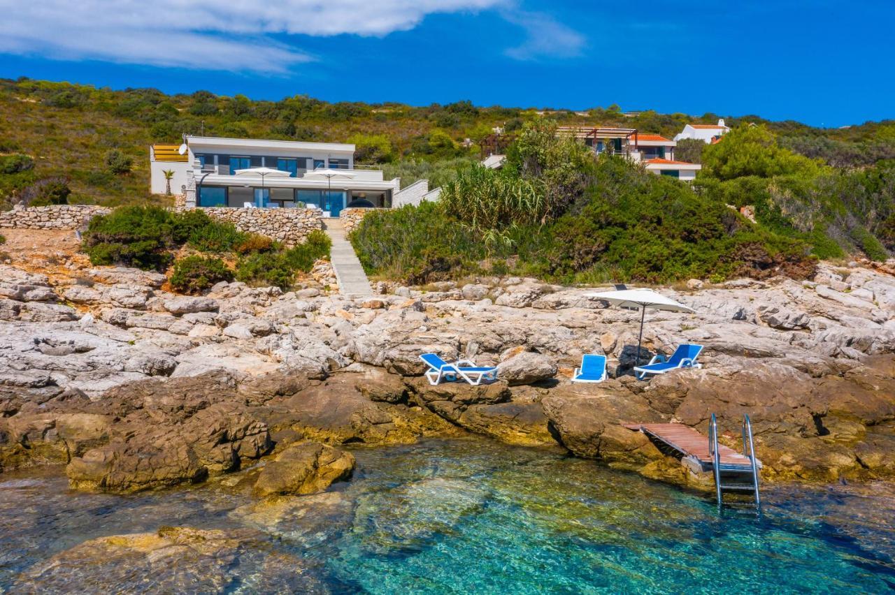 Villa Carisma Island Vis Exterior photo
