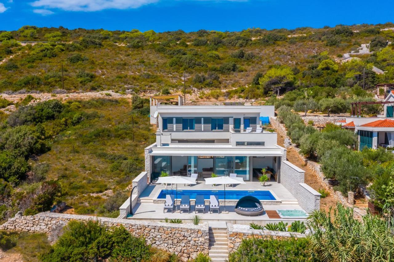 Villa Carisma Island Vis Exterior photo