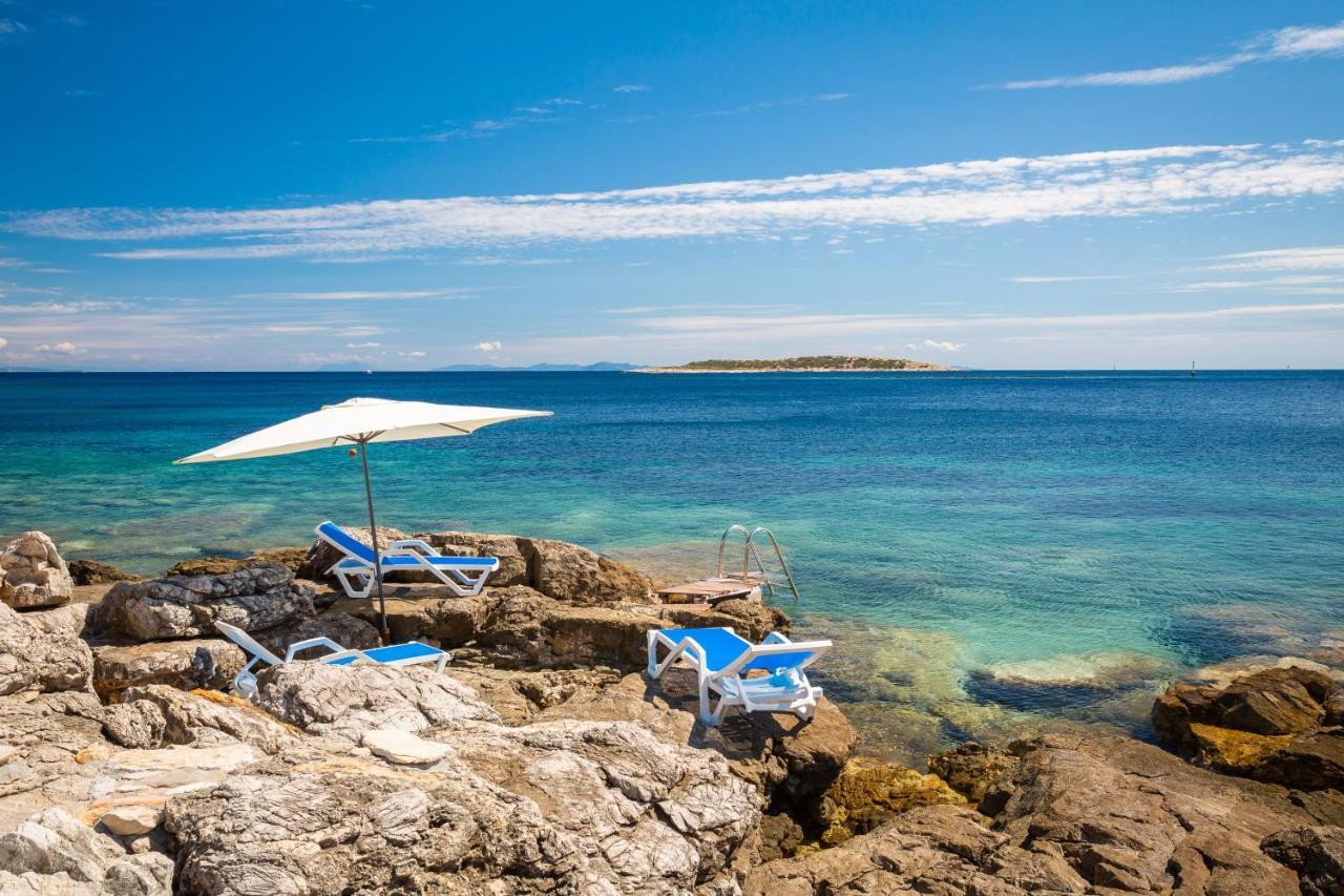 Villa Carisma Island Vis Exterior photo
