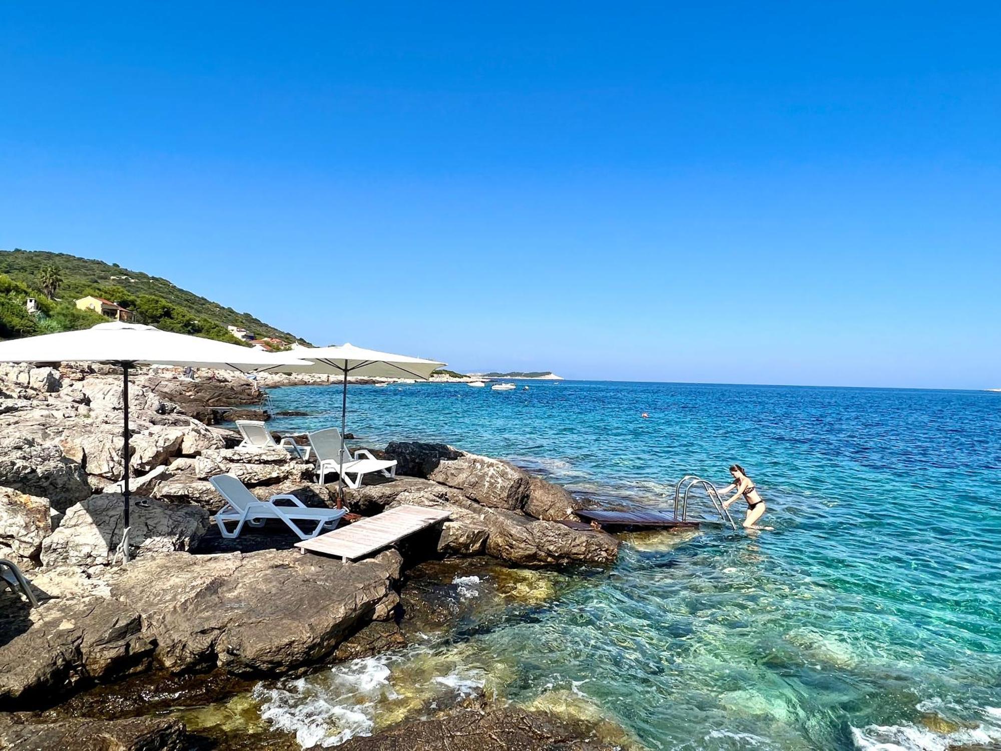 Villa Carisma Island Vis Exterior photo