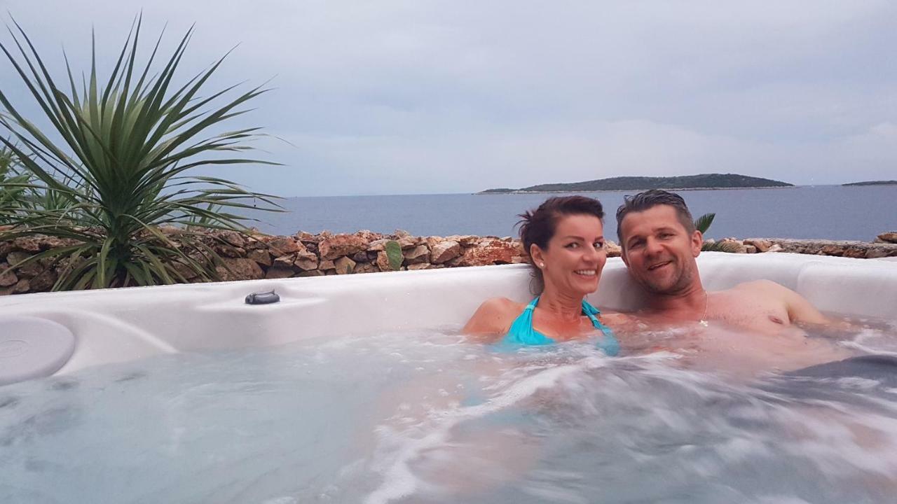 Villa Carisma Island Vis Exterior photo