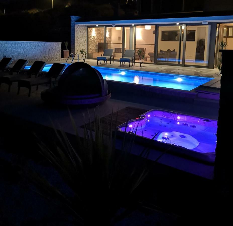 Villa Carisma Island Vis Exterior photo
