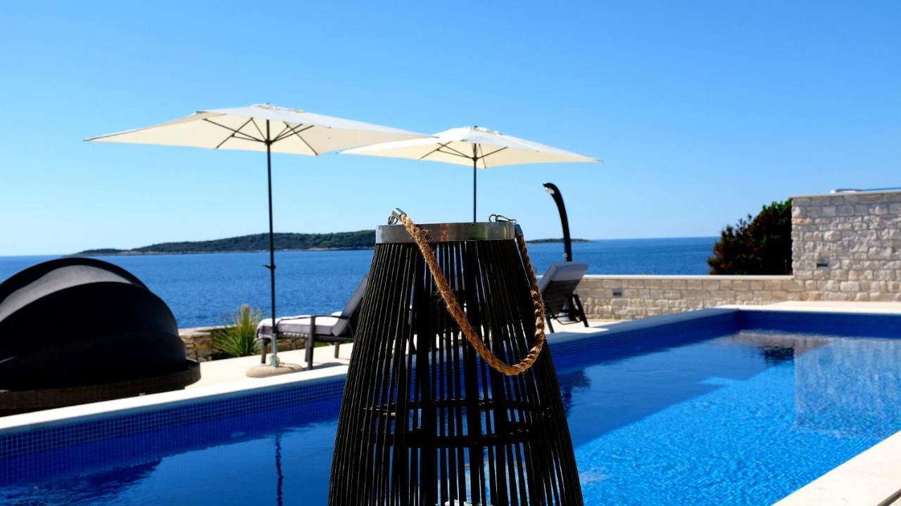Villa Carisma Island Vis Exterior photo